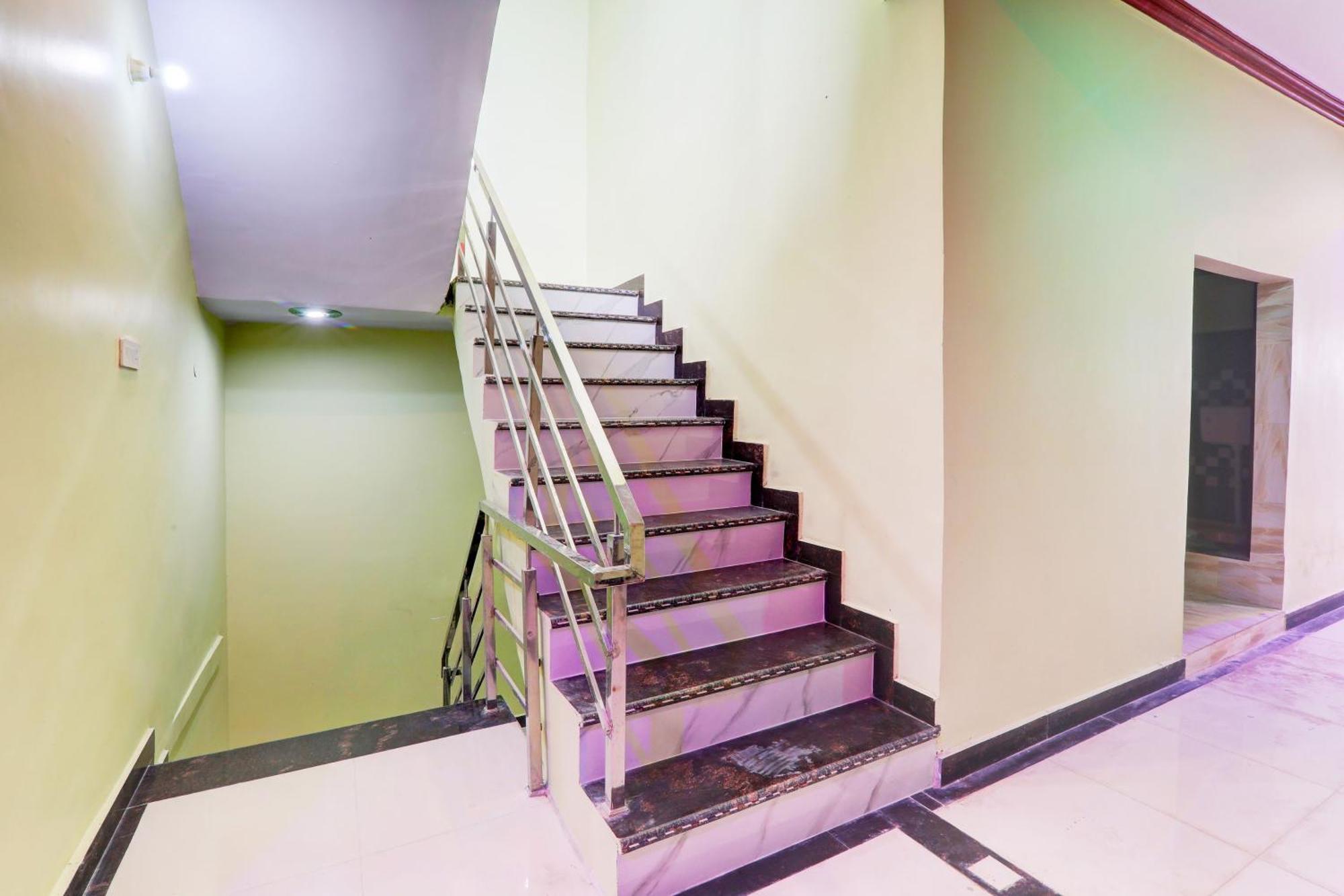 Hotel O Mandakini Galaxy Hotel กานปูร์ ภายนอก รูปภาพ